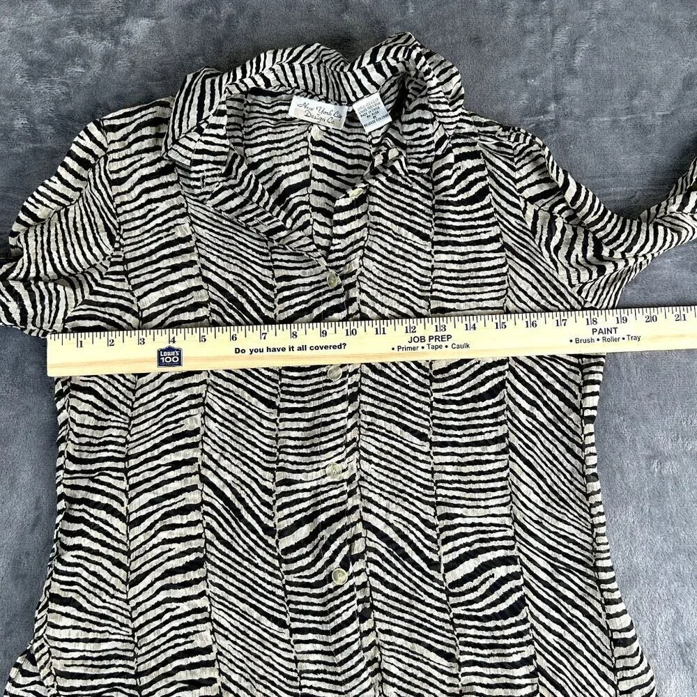 New York City Design Co. 100% Silk V-neck Button up Shirt Size M Artsy Animal - Picture 7 of 9
